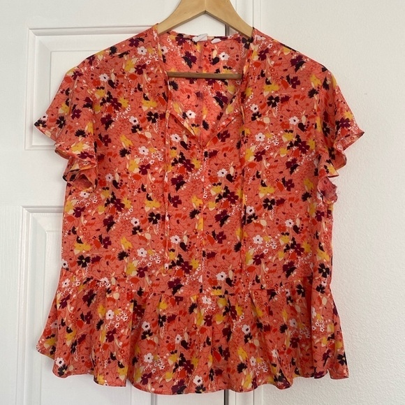 Gap floral peplum blouse with flutter sleeves. - Picture 1 of 12